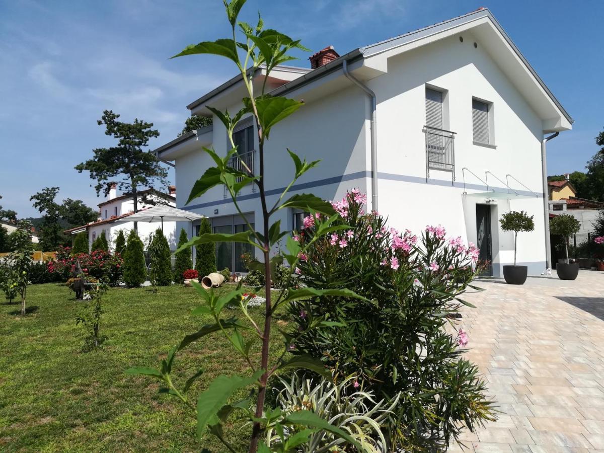 Apartma Majda Apartment Sezana Exterior photo